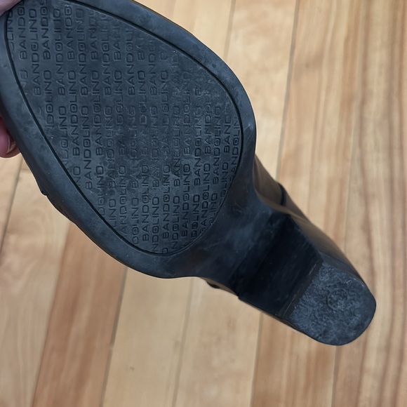 Back zip 3” heel Bandolino leather bootie - Picture 5 of 5